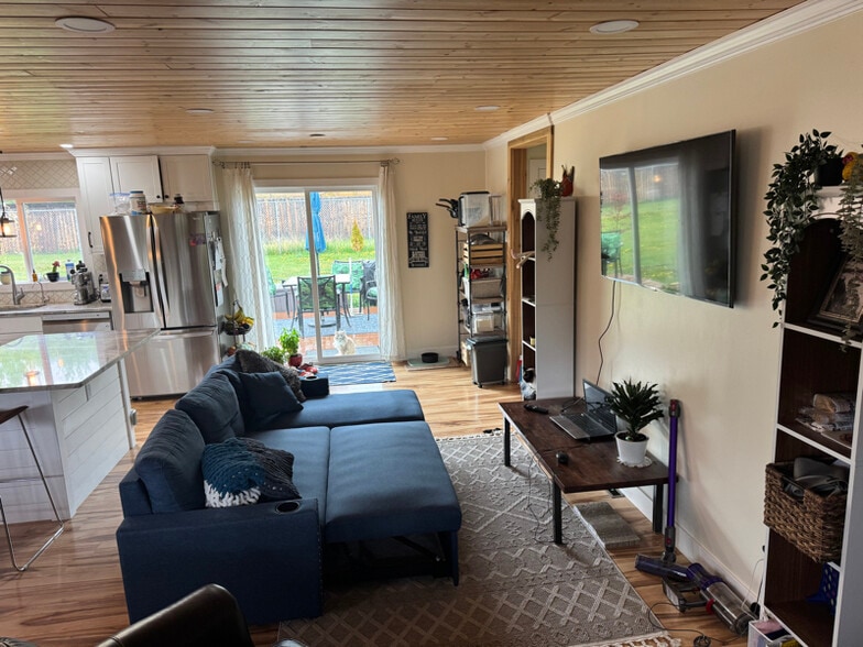 Building Photo - 913 N Baldwin St