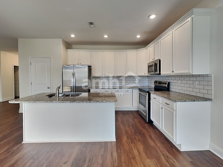 Building Photo - 574 Chantry Ln