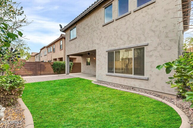 Building Photo - 2040 W Kathleen Rd