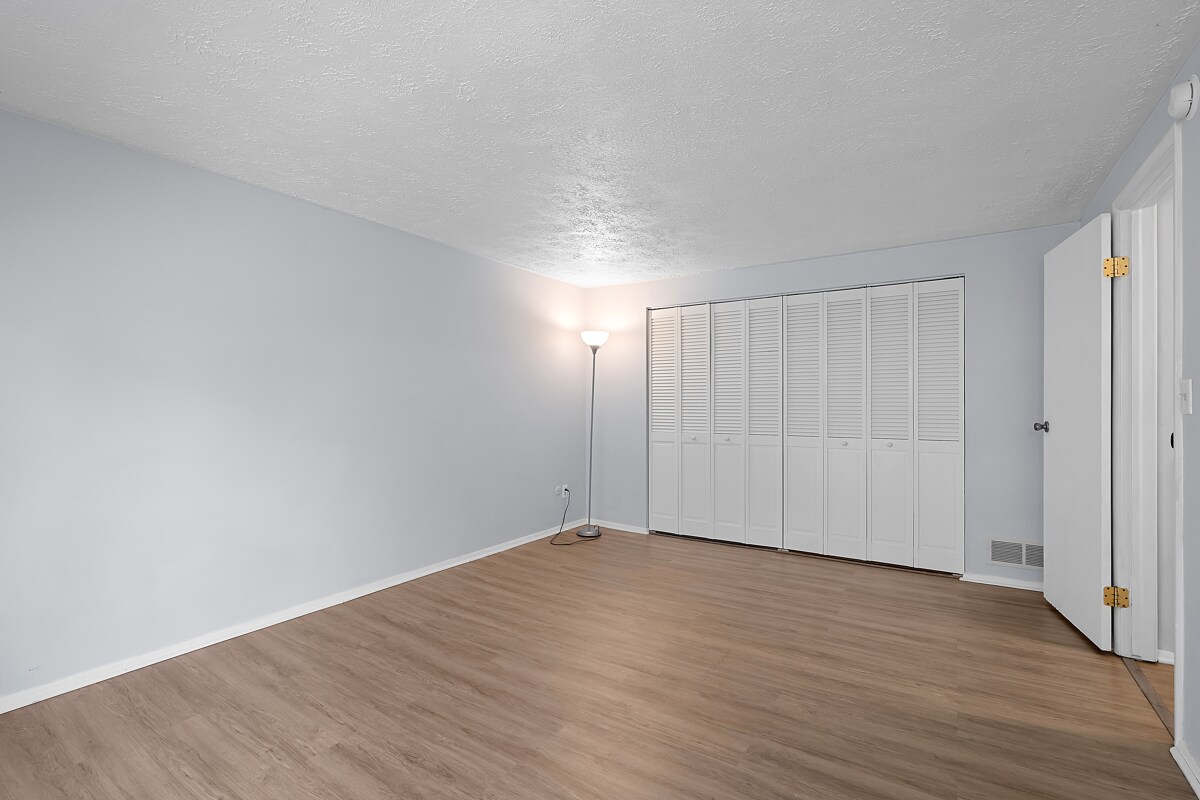 Building Photo - 976 Wood Hollow Dr