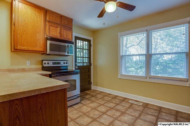 Building Photo - 4306 Cloverdale Dr NW