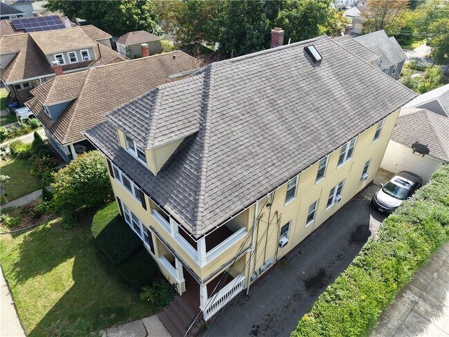 Building Photo - 336 River Ave