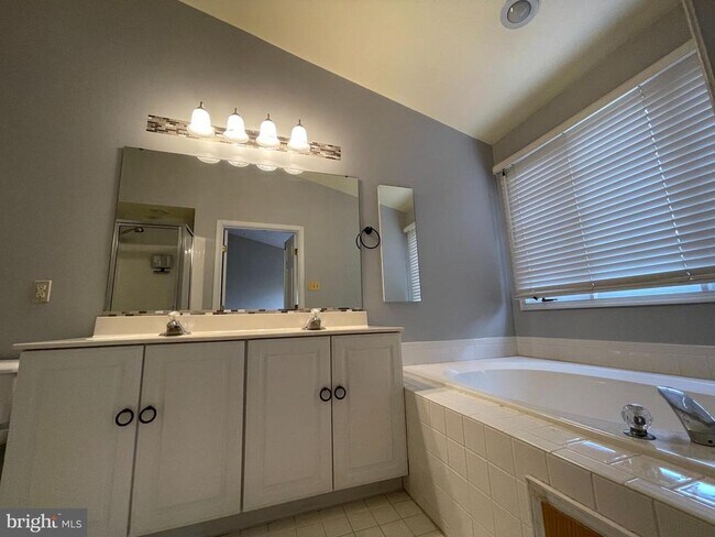 Building Photo - 10136 Treble Ct