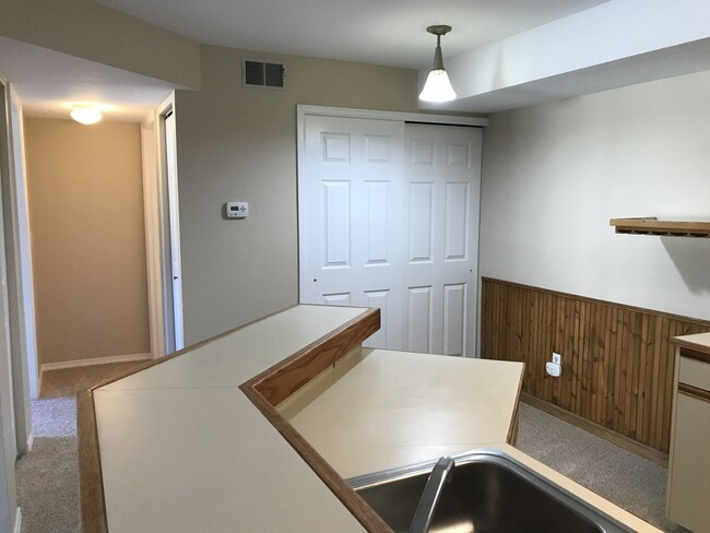 Building Photo - Spacious 1 bedroom apartment for rent at t...