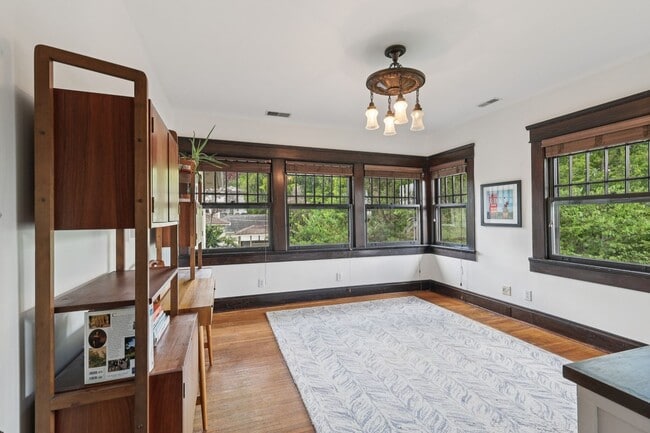 Building Photo - Beautiful Historic 4BR/3BA Gem | Hillsboro...