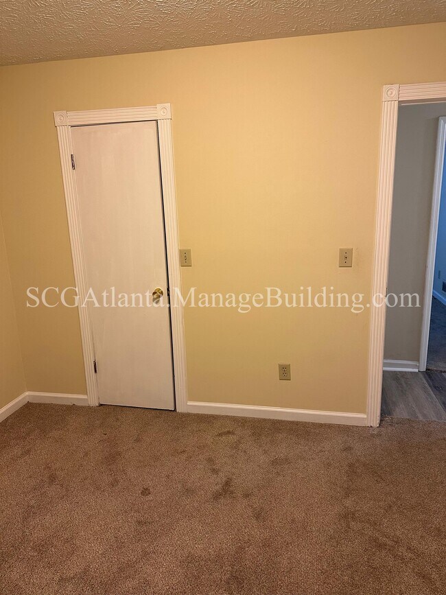Building Photo - 200 Pinehurst Dr