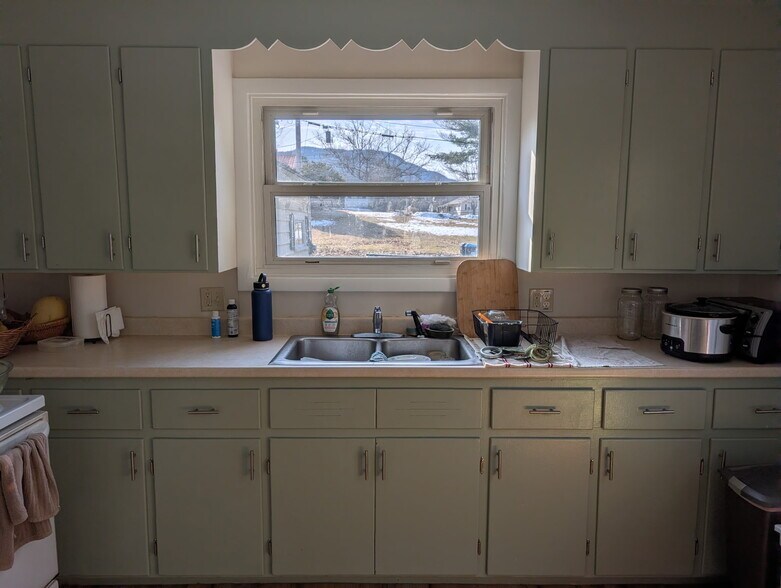 Building Photo - 61 Paine Ave