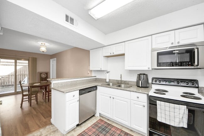 Building Photo - 10555 Turtlewood Ct