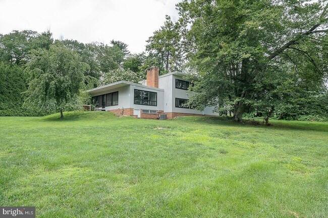 Building Photo - 701 Mt Pleasant Rd