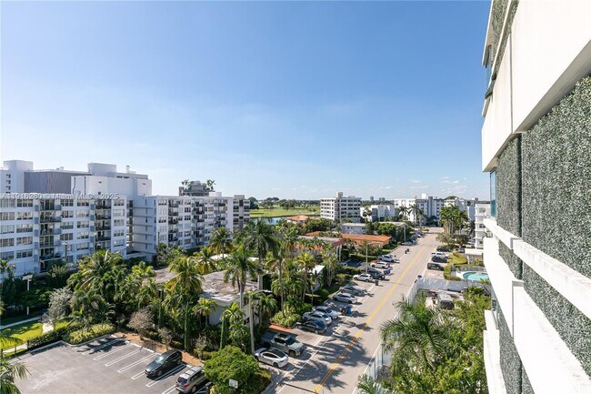 Building Photo - 1025 92nd St