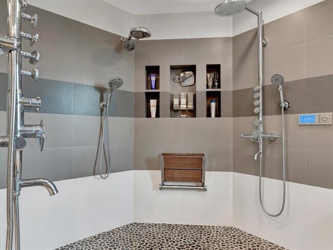 Building Photo - 555 5th Ave NE