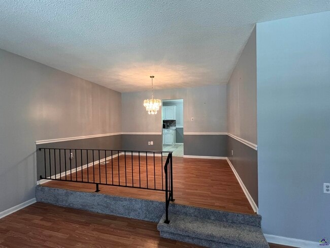 Building Photo - 304 Lakeshore Dr
