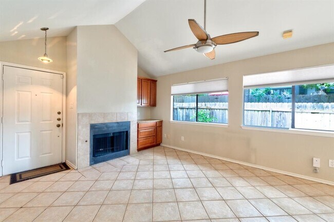 Building Photo - 1411 Gracy Farms Ln