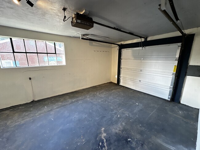 Building Photo - 3320 Luther St