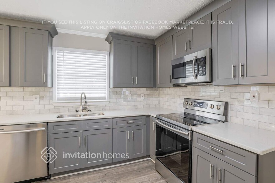 Building Photo - 2865 Castle Dr SW