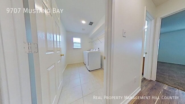Building Photo - 9707 Mustang Bay