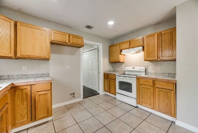 Building Photo - East Dallas Duplex