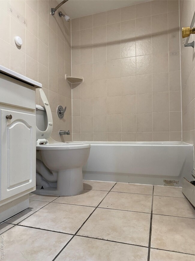 Building Photo - 176-06 Jamaica Ave