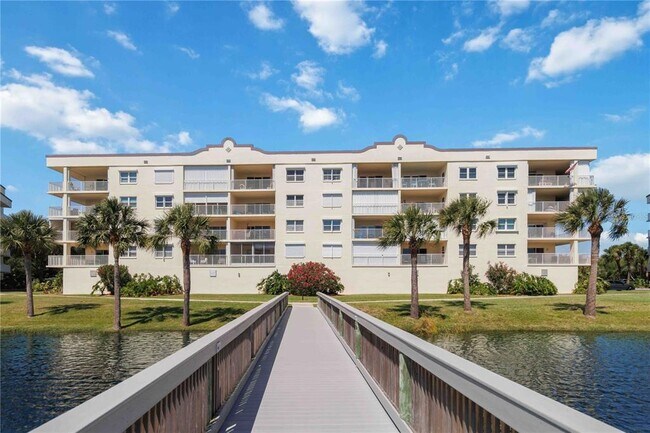 Building Photo - 8921 Lake Dr