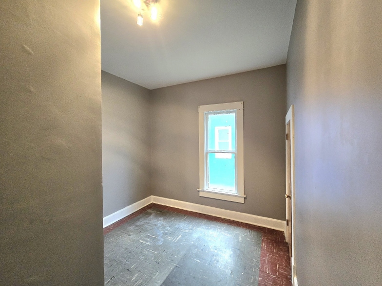 Building Photo - 435 S 18th St