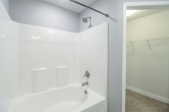 Building Photo - 16509 Lexington Ct