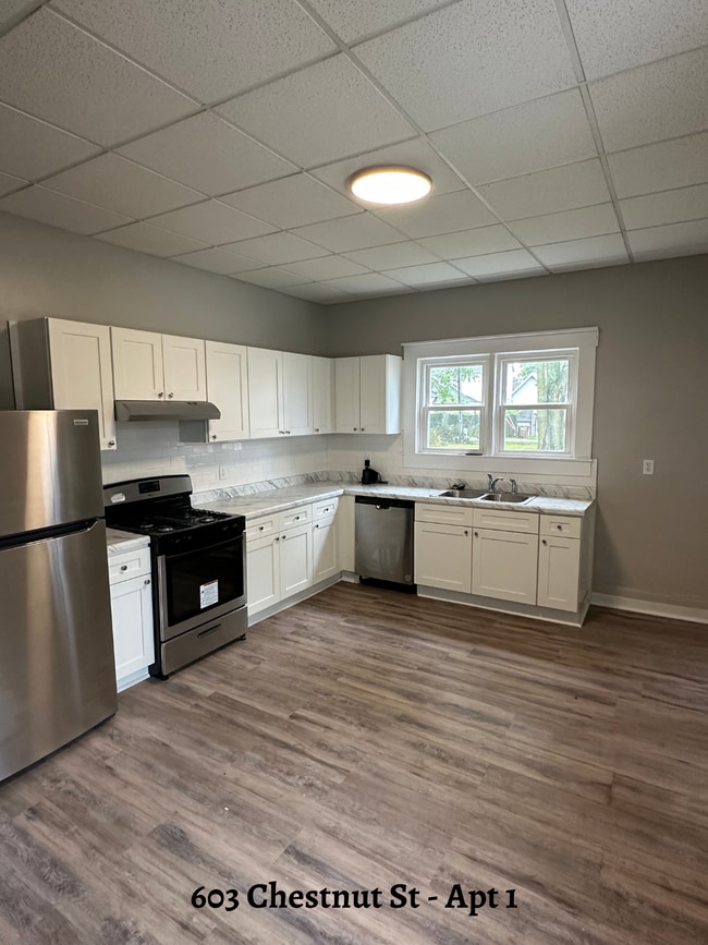Building Photo - 603