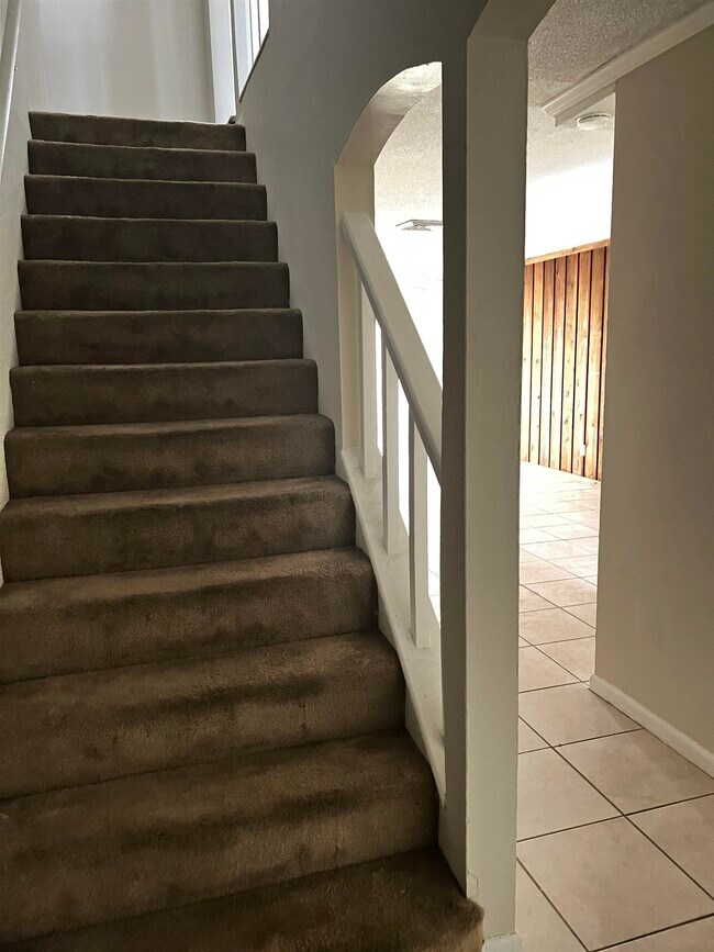 Building Photo - 2325 W Pensacola St