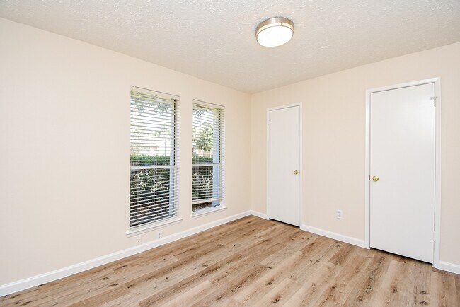 Building Photo - 2835 Pepperwood Dr