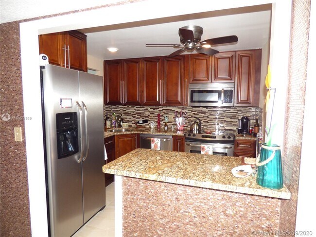 Building Photo - 1523 E Hillsboro Blvd