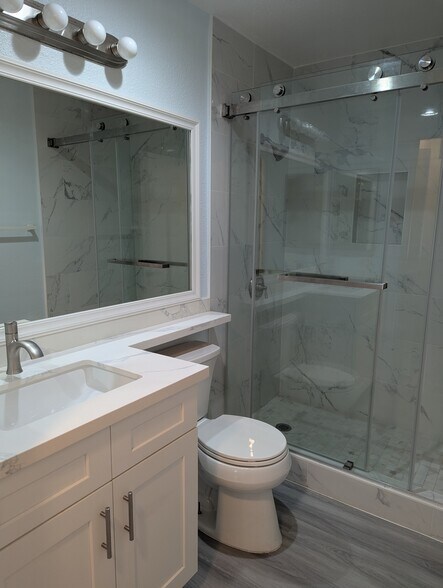 Secondary bathroom - 8308 Regents Rd