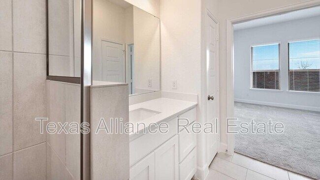 Building Photo - 2214 Rothbury Dr