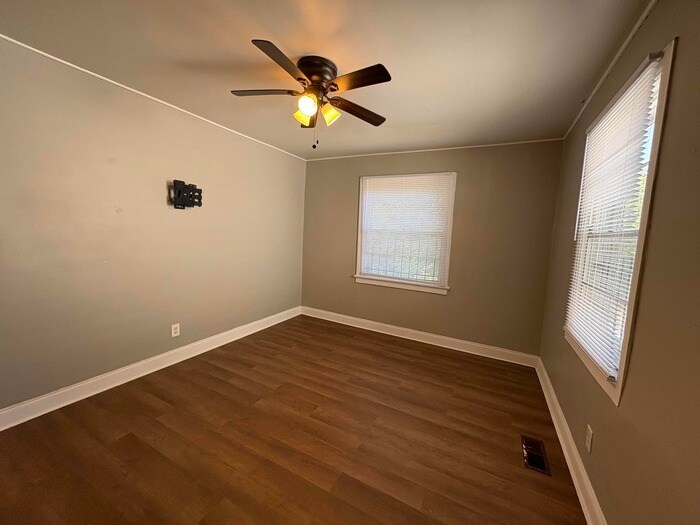 Building Photo - 4409 Ave I