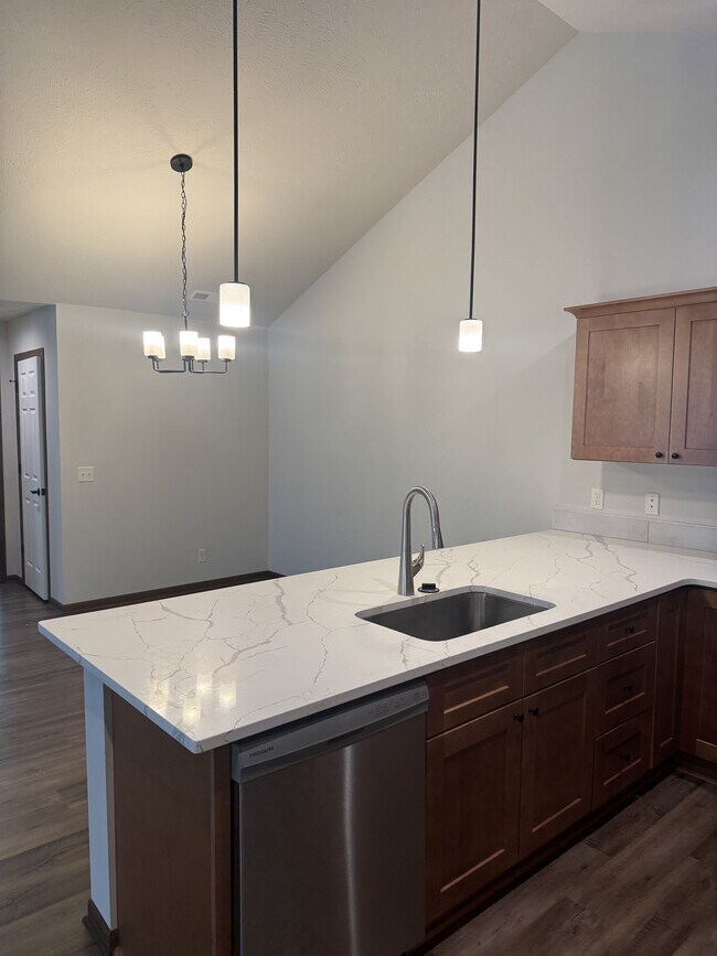 Building Photo - 6355 S 7th Pl