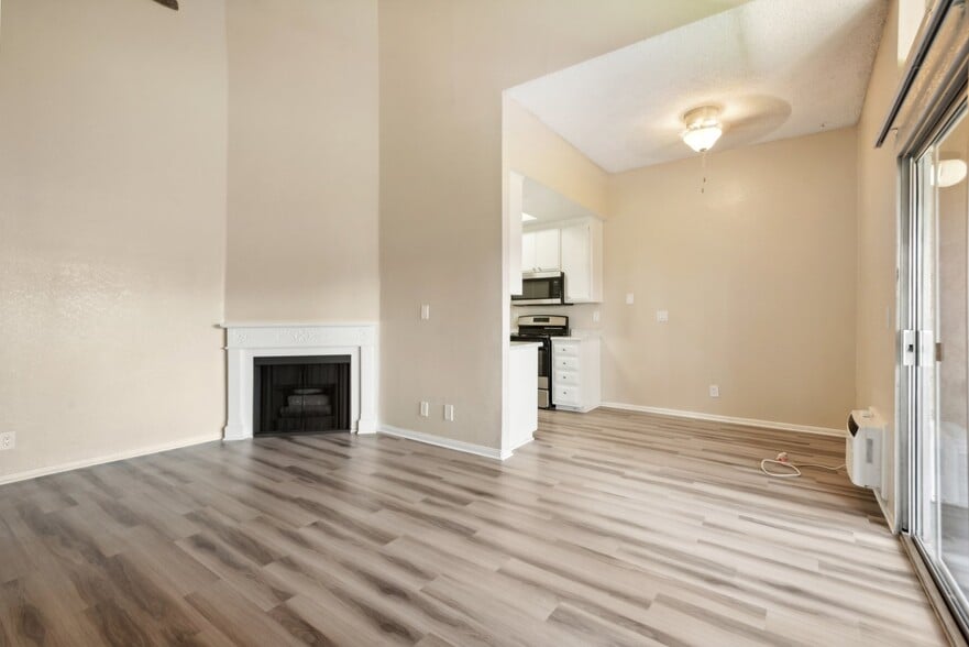 Town home - Rollingwoods Apartments