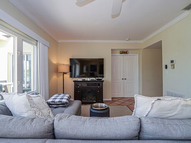 Building Photo - 5060 Harmony Cir