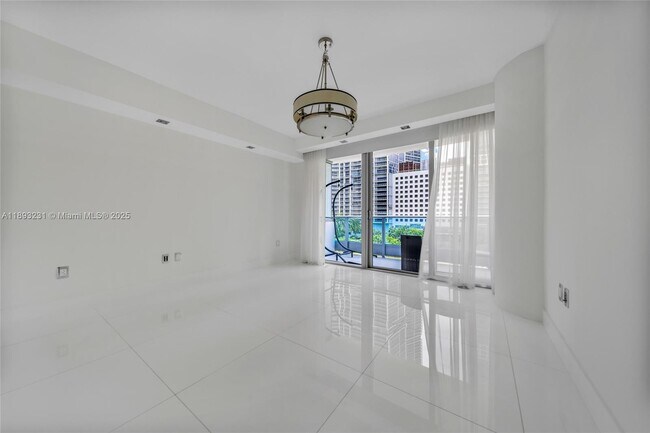 Building Photo - 200 Biscayne Blvd Way