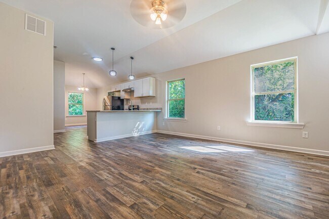 Building Photo - Spacious Four-Bedroom Two-Bath Home on One...