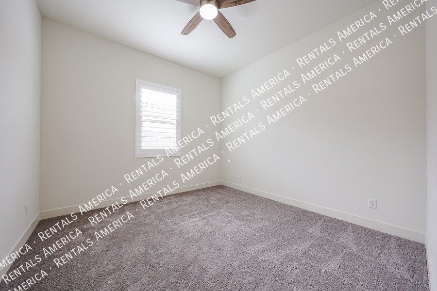 Building Photo - 274 S 164th Dr