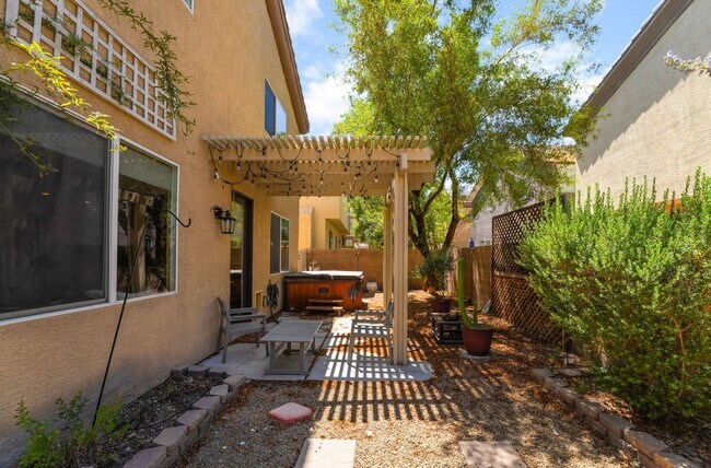 Building Photo - Charming 3 Bedroom Home in the Heart of So...