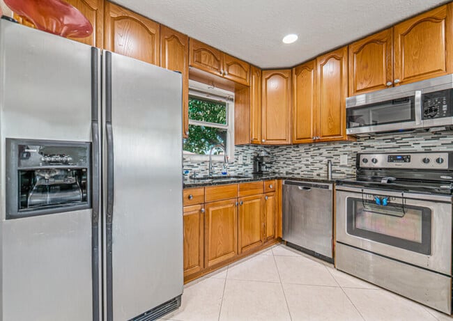 Building Photo - 1242 Wyndcliff Dr