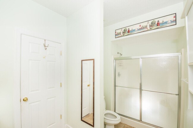 Building Photo - Beautiful Condo in Virginia Beach