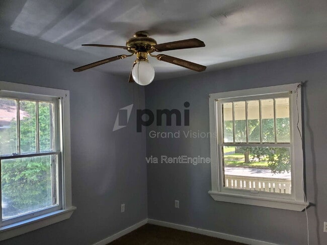 Building Photo - 1312 E Olive St