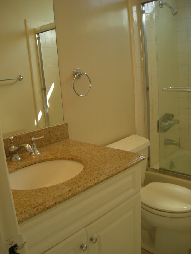Building Photo - 2215 Clark Ln