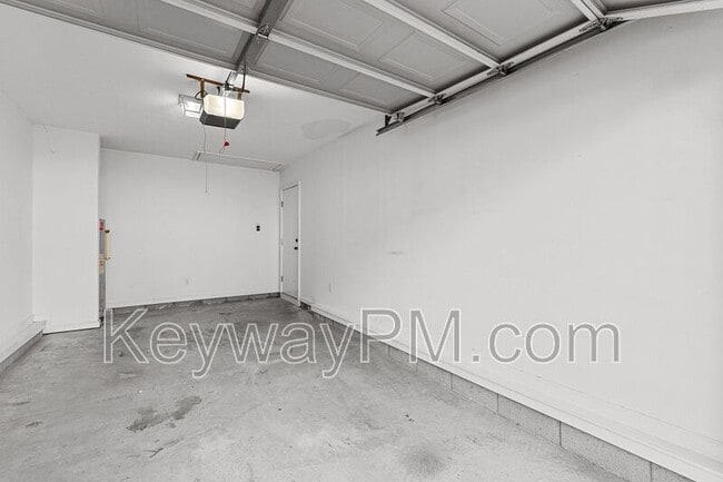 Building Photo - 823 Whispering Willow Ct