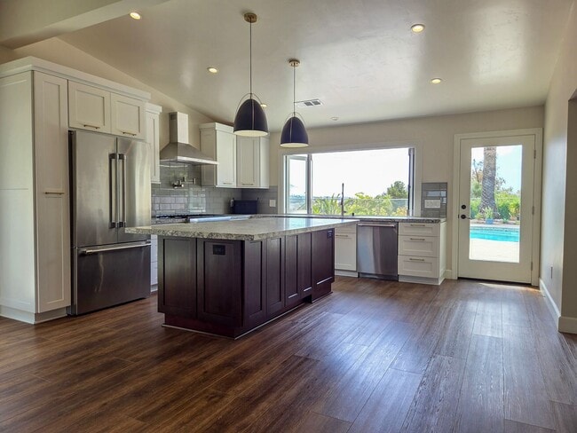 Building Photo - Stunning Coastal Retreat in Oceanside with...