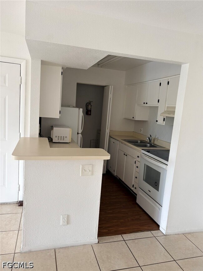 Building Photo - 2855 Winkler Ave