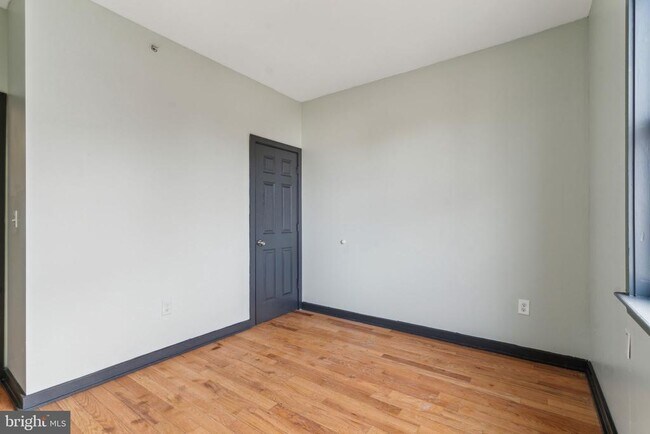 Building Photo - 1930 N Gratz St
