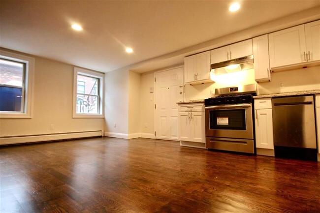 Kitchen / living room area - 156 6th St