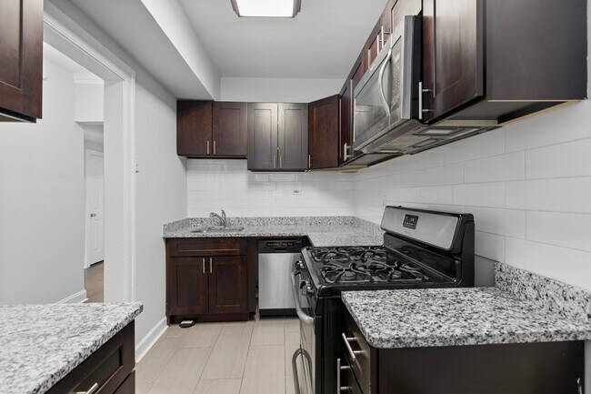 Building Photo - 1112 W Glenlake Ave