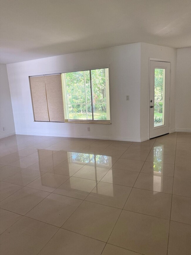 Building Photo - 815 Boynton Beach Blvd